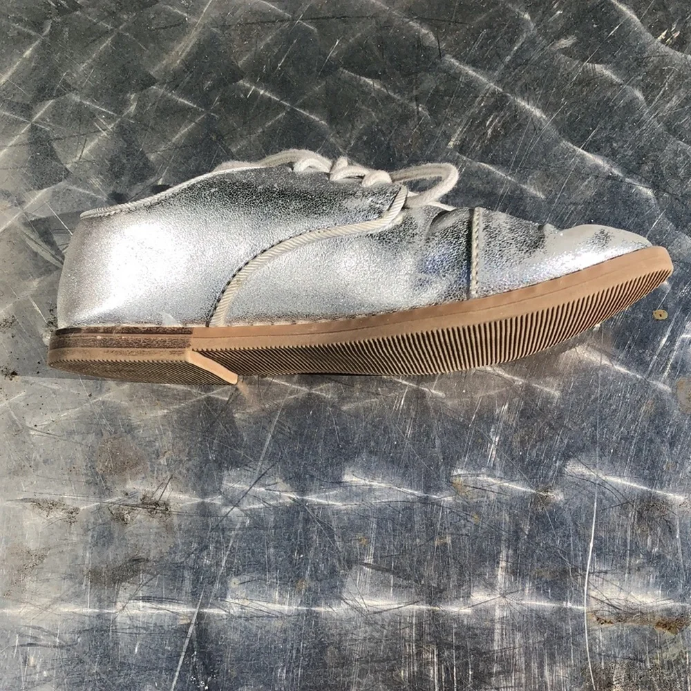 Gap silver Oxfords sz 10